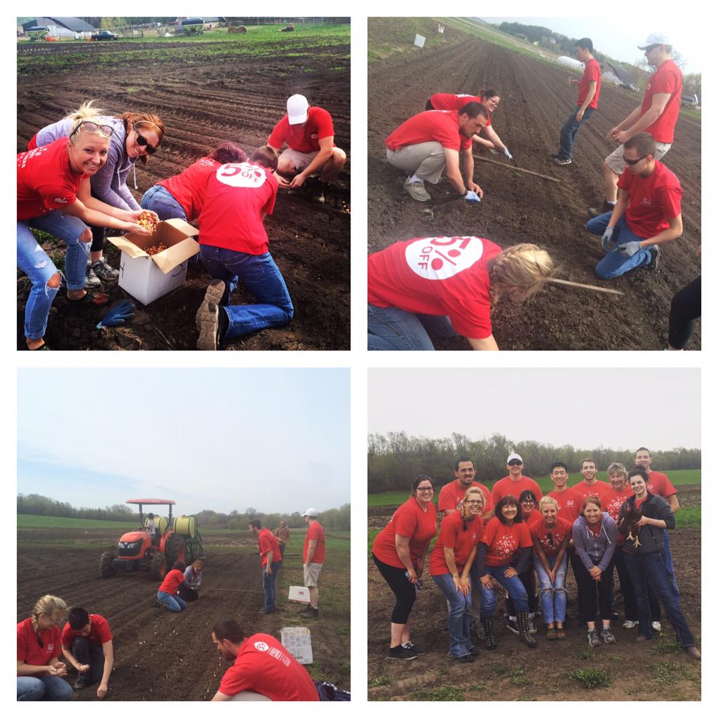 Fun day planting for our volunteer event today! <a href="/DaleVenteicher/">Dale Venteicher</a> <a href="/ShannonGehrmann/">Shannon Gehrmann</a> <a href="/KleinAnnie1/">Annie Klein</a> @AP_GabbardCody