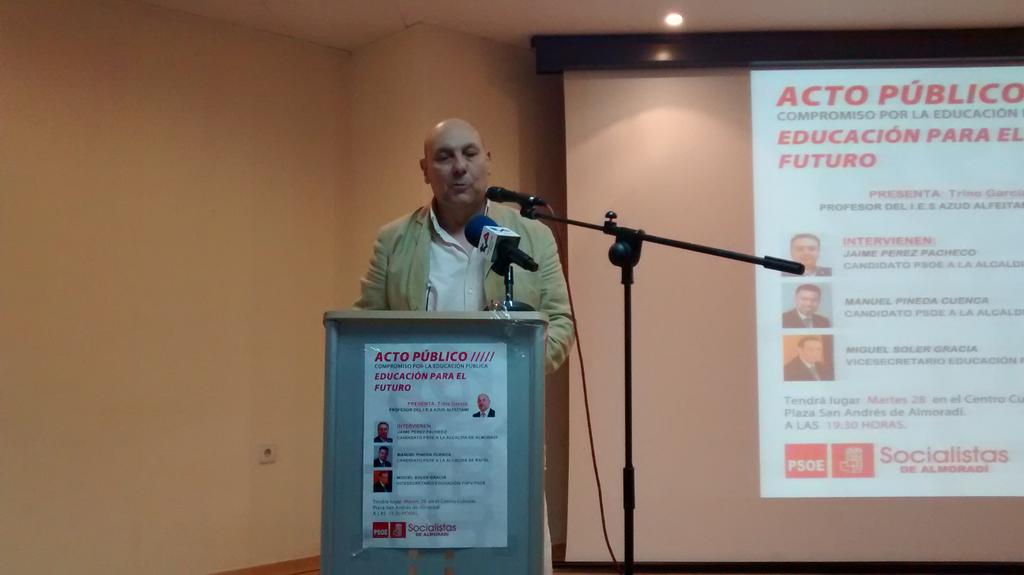 psoe_almoradi's tweet photo. Comienza el acto "educación para el futuro"  con Miguel Soler en Almoradí #LoVamosaArreglar #YoConJaime http://t.co/KDxegIhawb