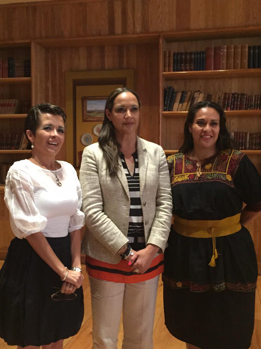 MarisaaOrtizMan's tweet photo. Con Dolores Barrientos  de @PNUMA_Mexico  y @Lulu_chiapas presidenta Comisión de Medio Ambiente @ComarnatMX http://t.co/SpUPfjB1NN