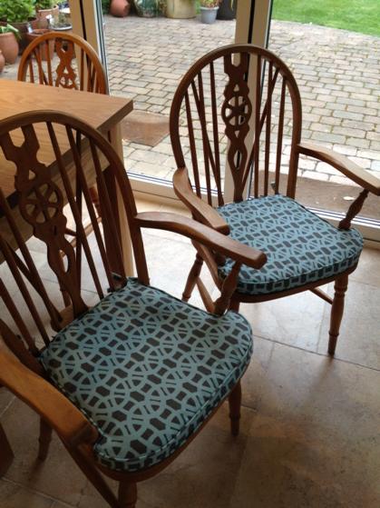 JuneWatmore's tweet image. 2chair #cushions made to fit with padding and ties in #zion fabric.