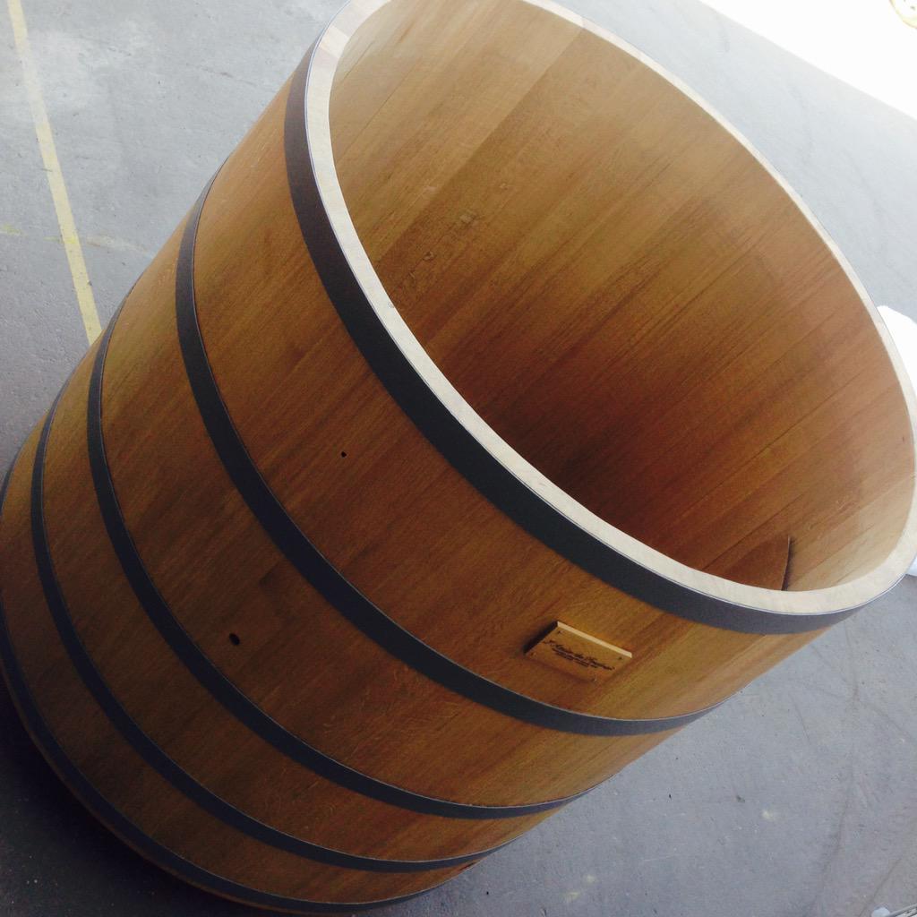 nadalie_sa's tweet photo. Recien llegado de Francia, Open Tank, Roble Francés, Sobre Ruedas, 20HL. http://t.co/OUx9nD7oyO