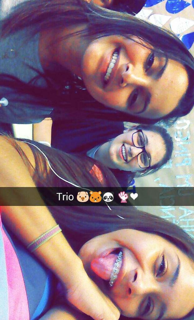 LaraCabral_'s tweet photo. Muito amor por essa foto ❤ http://t.co/yFbfvDf7D6