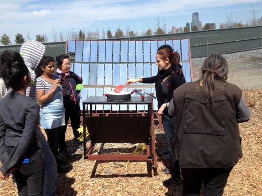 GrowNYC's tweet image. Check out this rocking #solarcooker by our friends @GoSolOrg at Governors Island Teaching Garden! #FreeTheSun!