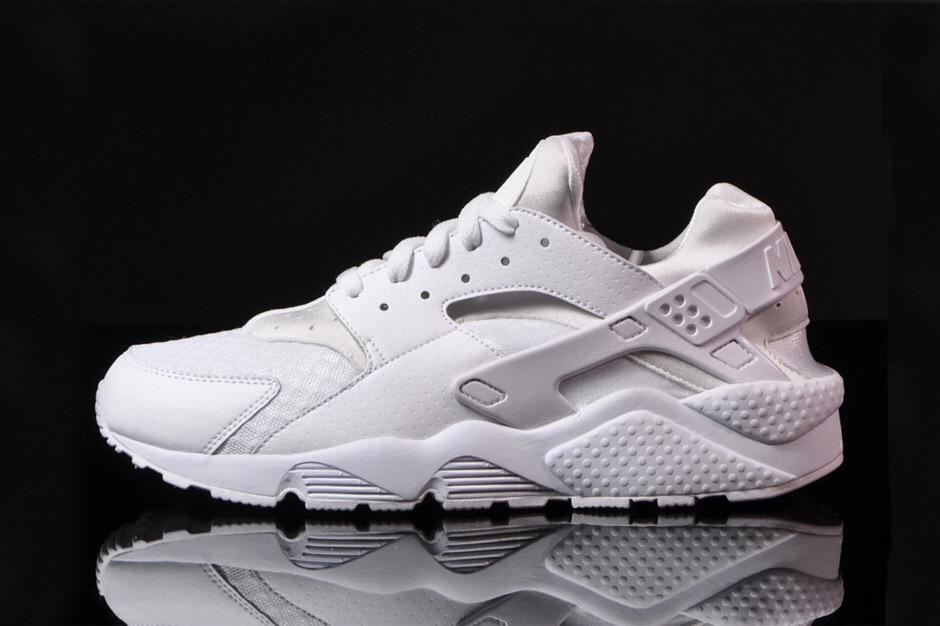Modazpatos's tweet image. Consigue las Nike huarache por solo 50€
