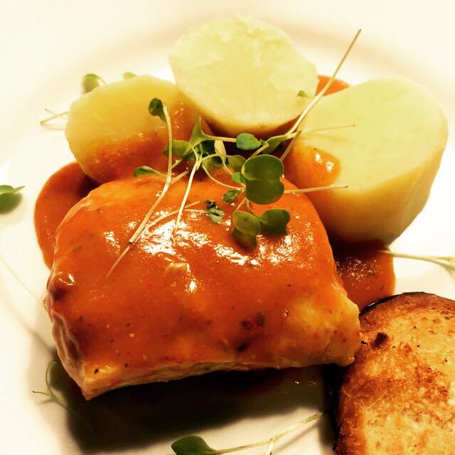 NatalieMChef's tweet photo. @Ohnochef una receta muy simple pero llena de sabor! Mi versión de su mero a la vizcaína! comamos➕🐟 #recetasdelchef http://t.co/kAhG8u7xhf