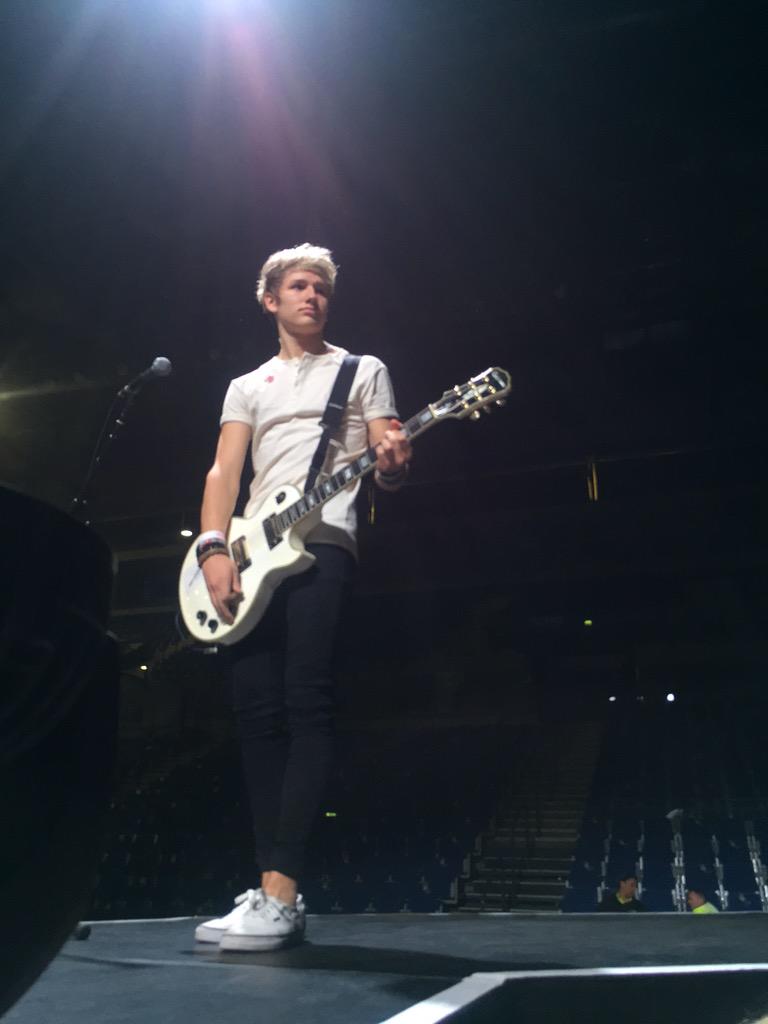 Beckyy_Jones tweet picture