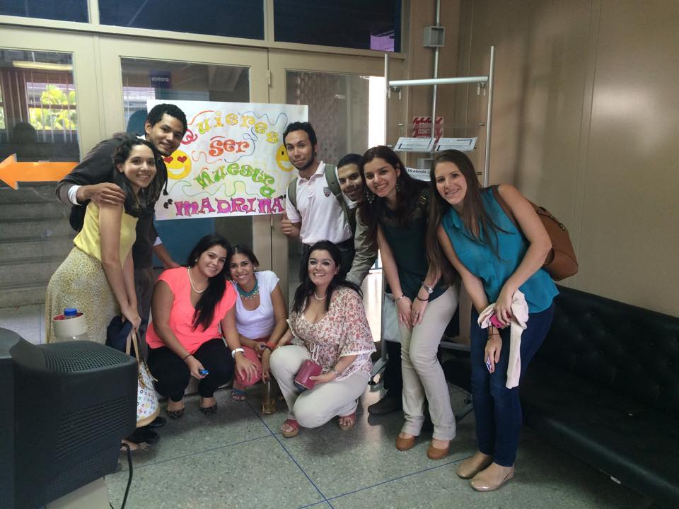 Alitaif's tweet photo. "Petición de Madrina" @GreciaArmasO @Michdasi @PazYanitza @genemorantes @StephiCG ...de @CsPdgcasUCAB #Promo46 http://t.co/poQJNEpNIP