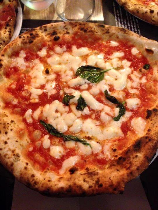PunchPizza's tweet photo. First pizza at 50 Kalo in Naples, Italy! #managertrip http://t.co/cj9Mg3ReaP