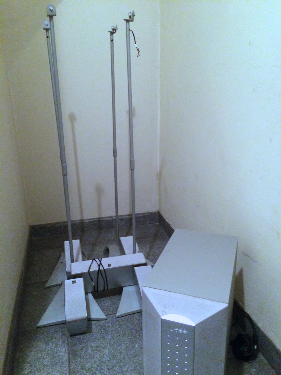 davidmaurits's tweet image. #YAMAHA 6.1channel receiver 510W , loudspeakers and stands #HomeTheater #surround #ebay 
tinyurl.com/kg58cxh