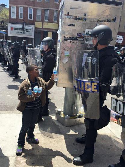 brian_schnee's tweet image. HANDS DOWN the most powerful picture I have seen from #Baltimore.

#BaltimoreRiots (Pic: Bishop M Cromartie)