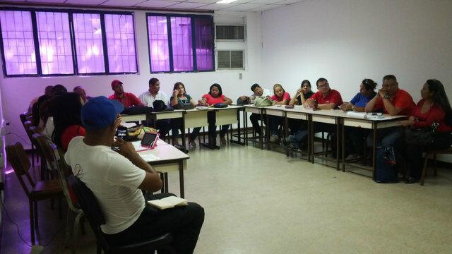 Falcon_Redi's tweet photo. #Reunido Sistema Regional de Misiones y Grandes Misiones Falcon... @HectorRodriguez @OccidentalRedi http://t.co/1cMqLLoOFJ