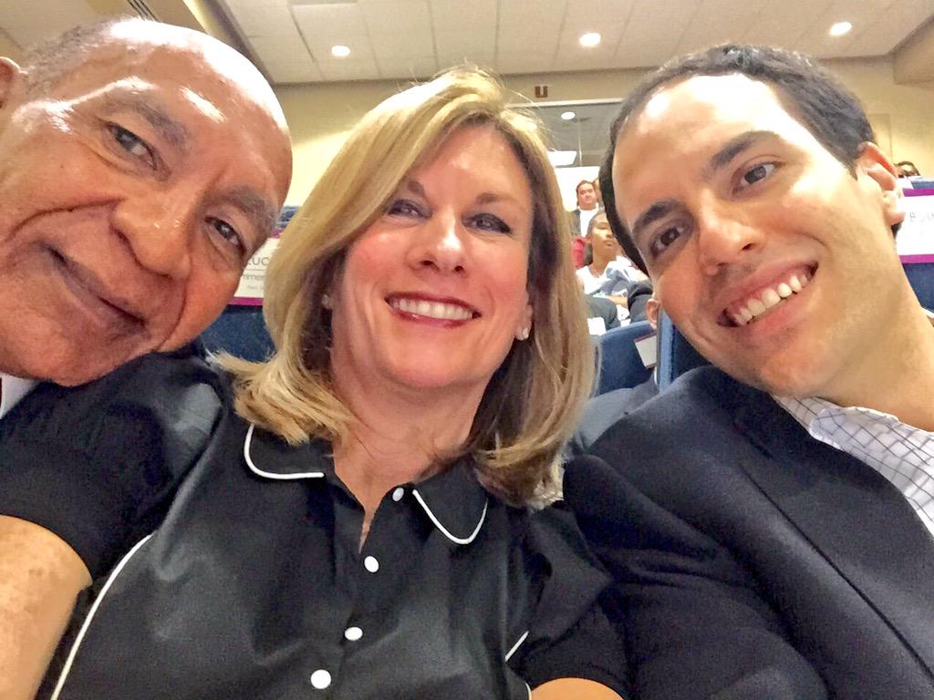 luce_vela's tweet photo. ¡Extraordinaria actividad en la @BibliotecaLGF ! Aquí junto a Jeb Bush Jr. y el Alcalde de Aguadilla. http://t.co/yqhtSG9GOw