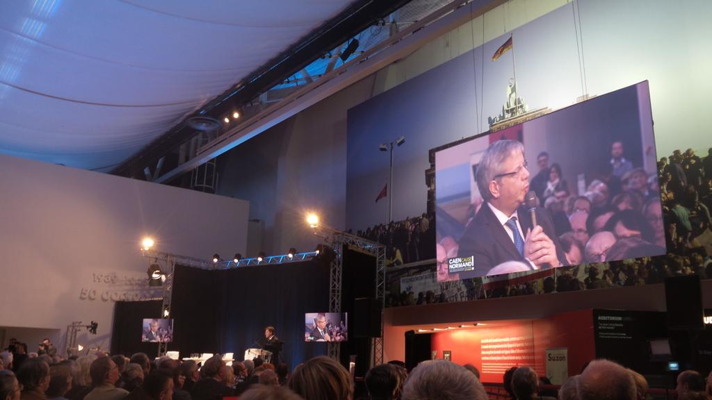 CulturaCaen's tweet photo. Marc Maouche de @Orange_France : "La technologie NFC a été inventé à #Caen" #Caencausenormand http://t.co/XKjlZSANoW