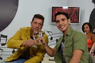 Nana_Trulala's tweet photo. Q desirrles!!dos grososs totales jajaj graxx por cada felicidad q los dan...!!!
@gastonfer19 
@cachipalavecino http://t.co/9nl4hYqrHq