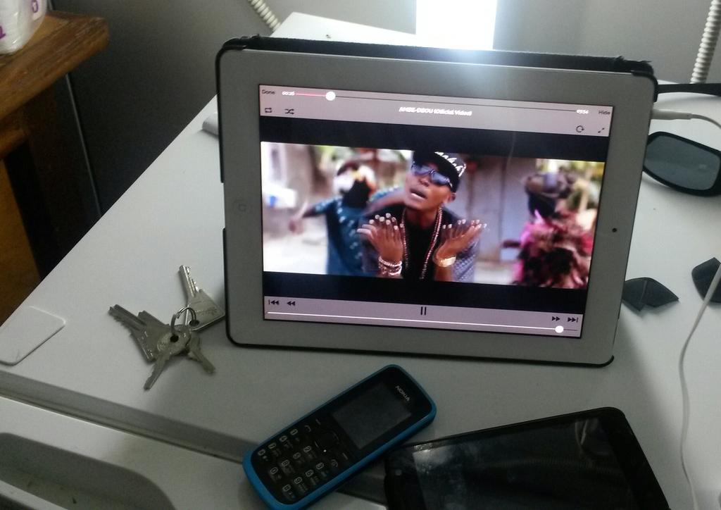 CamMoviesMerit's tweet photo. On repeat, cannot stop dancing #Ambe #Dbou. I am loving it. http://t.co/qOVm1JP90K