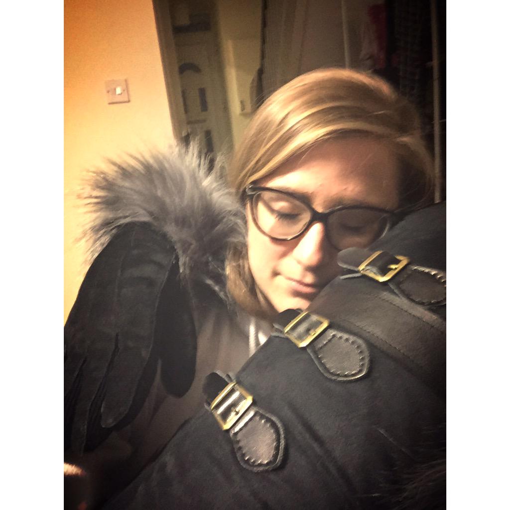 smnthalice's tweet photo. Thank you @NOWTV @skyatlantic and @RobinTozer for my #GameofThrones #NightsWatch pillow!😍#GoTNOWTV http://t.co/j9cYWBuTLK
