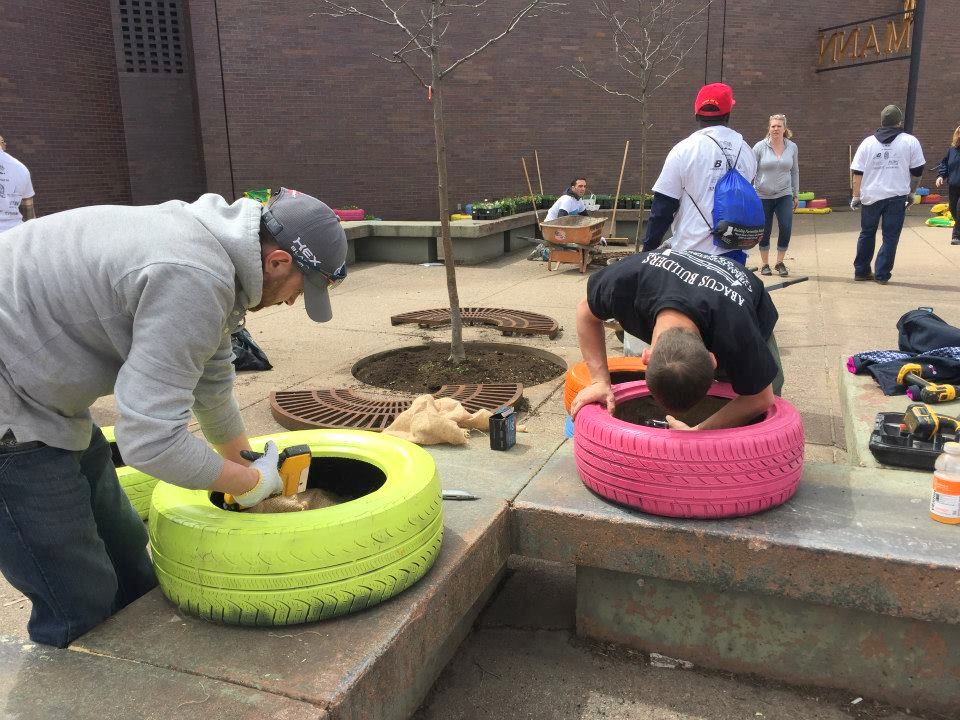 abacusbuilders's tweet photo. Abacus Builders volunteering for #ONEin3 to clean up #Boston for Spring!
#BostonCleanUp #Volunteering http://t.co/z3E52L8cJY