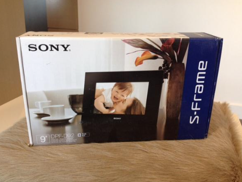 Happy #TossItTuesday! RT to enter to win this <a href="/Sony/">Sony</a> digital pic frame. Winning could save you #MothersDay shopping!
