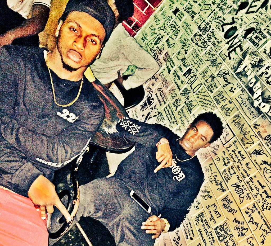 ___Rashad____'s tweet photo. Me and my MF Bro @javisaultman_ stay coolin #oldpicthough http://t.co/UhExnbURxU