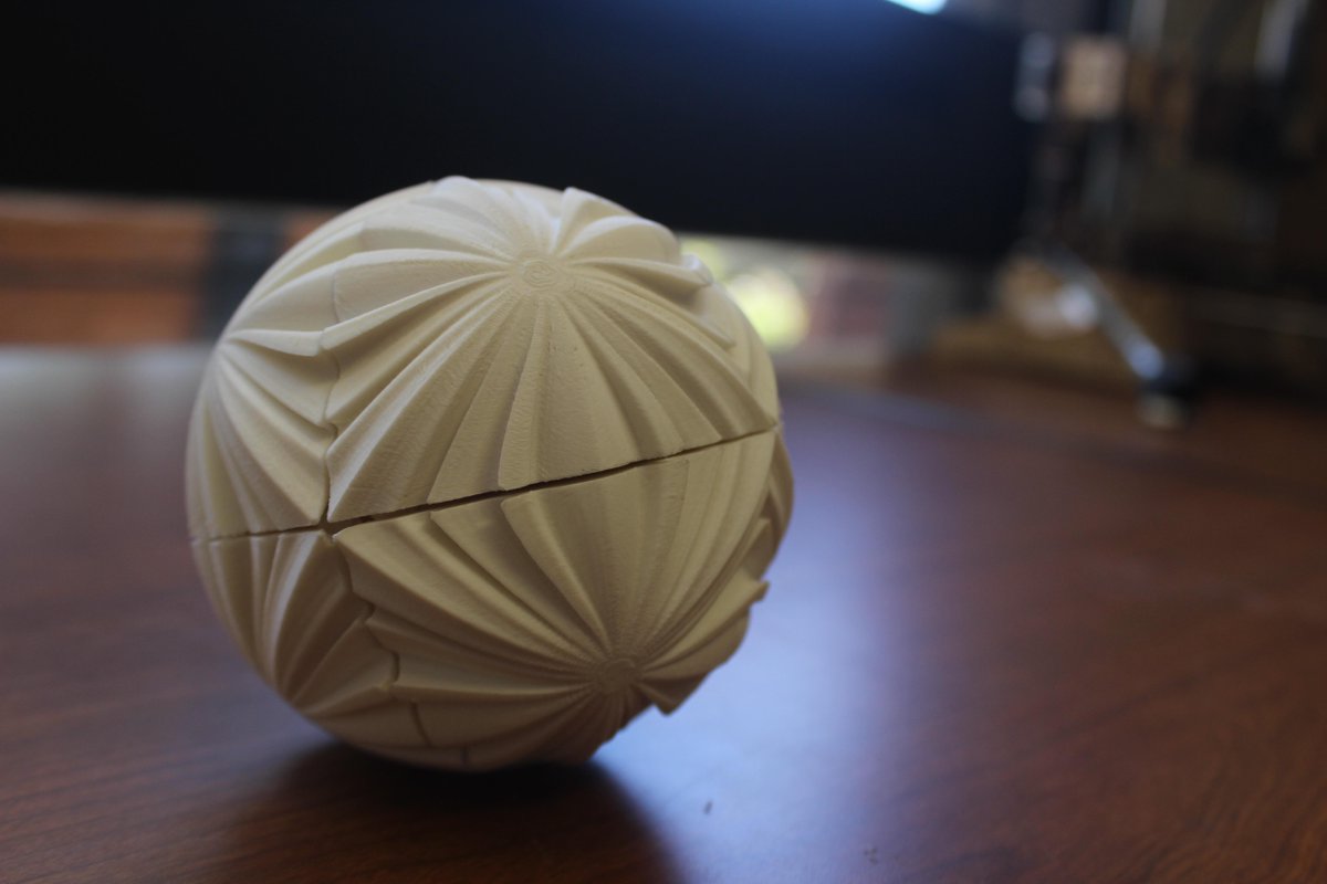 caseycrogers's tweet photo. That feeling when @adskFusion360's 15 minute cloud renders look better than your 16 hour print. http://t.co/NJFP1T3oxB