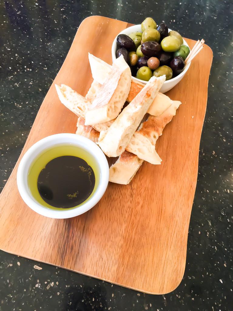 tyfelfed's tweet image. Who doesn't like some #breadolives with oil and balsamic! We have a range of wines just waiting to be drank too