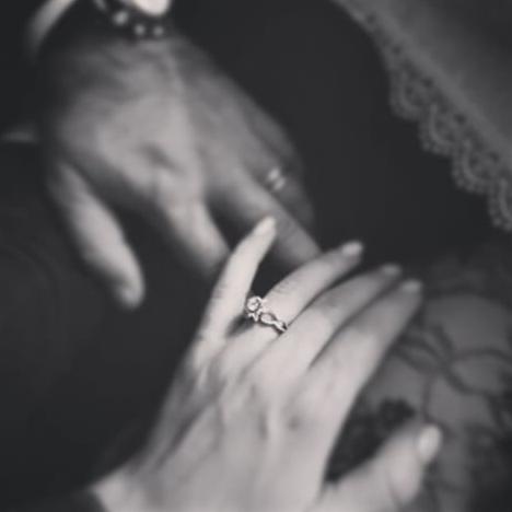 من السعآدة أن تكون قلوب من أحببناهم
بجانبنآ ..!