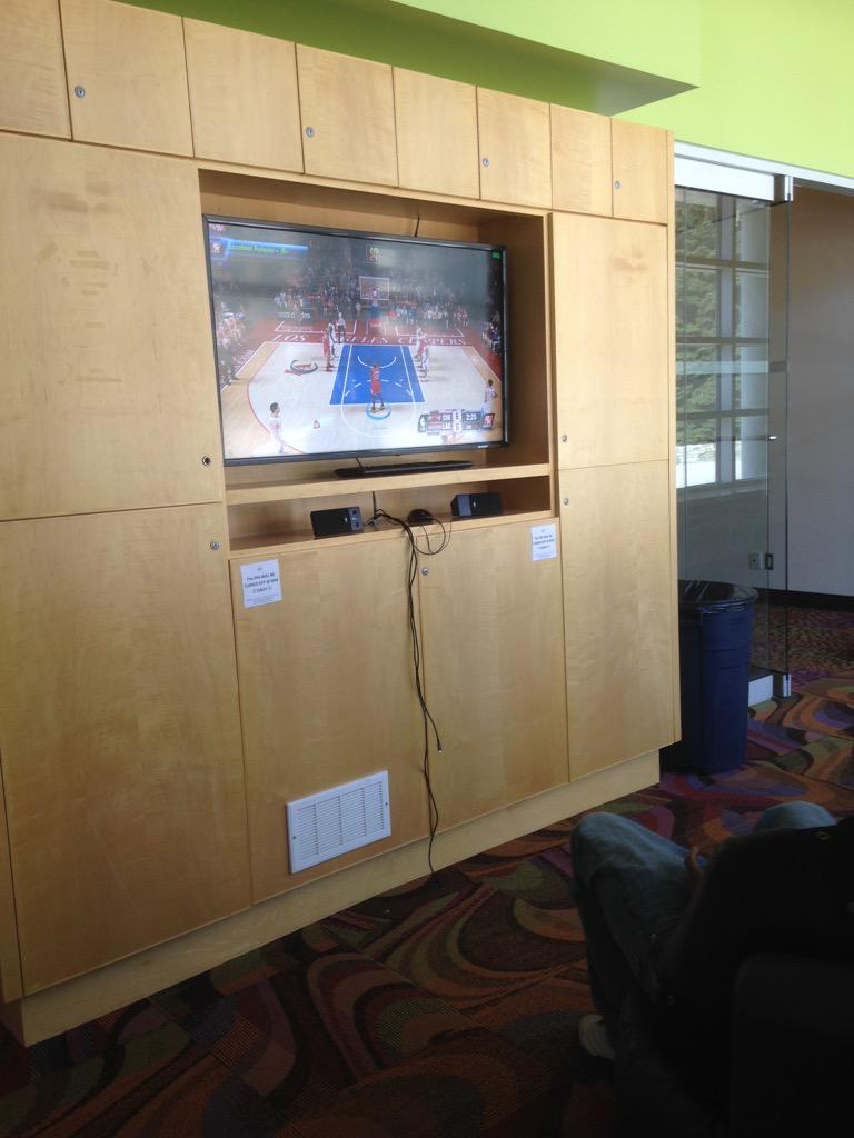 Jess_SocialYOW's tweet photo. Playing some 2K this afternoon at @MalvernSPOT #PYOWeast #Youthengagement http://t.co/9lxkXhQi8n