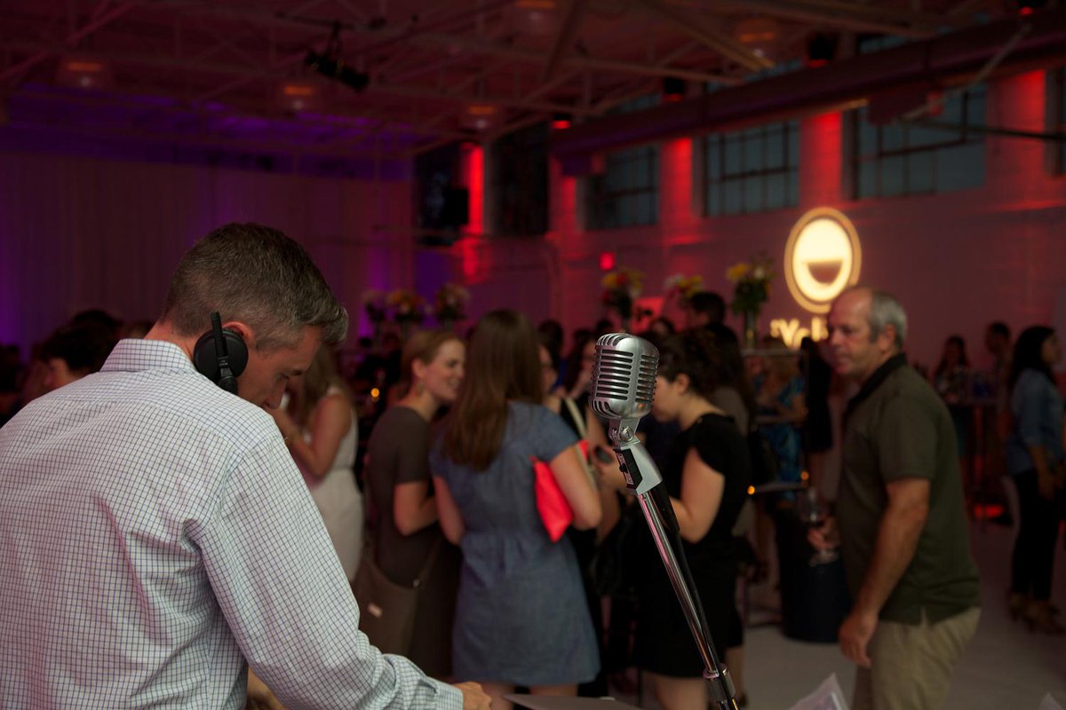 Airship37's tweet image. #SuccessfulWorkParty @Airship37 Enjoy the warm weather #outdoorvenue  delightfulcatering &amp;amp; #entertainmentoptions