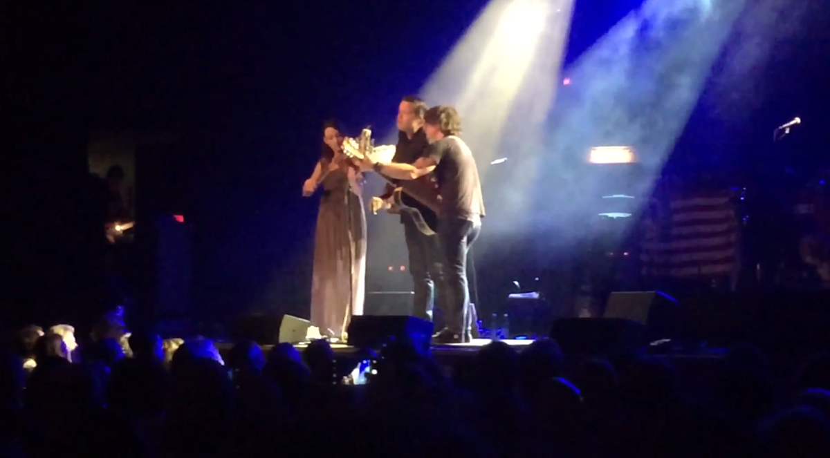 stereogum's tweet photo. Watch @JasonIsbell + @amandashires join @TheRyanAdams on "Jacksonville Skyline" at @TheRyman http://t.co/1IA8DbkUWy http://t.co/gO1KPsWplh