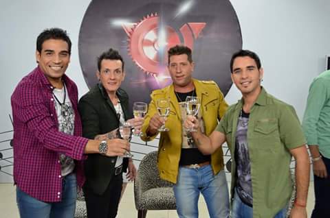 mauricisttas's tweet photo. La Mejor banda ..Hermosos Cmo Siempre ♡ @MauricioCanovas @cachipalavecino @gastonfer19 @NenoAguirre ♥ #TrulaYNadaMas http://t.co/bVCUF2F9d7