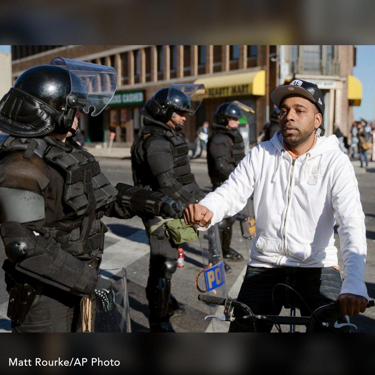 GMA's tweet photo. #Baltimore

PHOTOS: http://t.co/SnmLRF0nE0 http://t.co/1oIZdEYx82