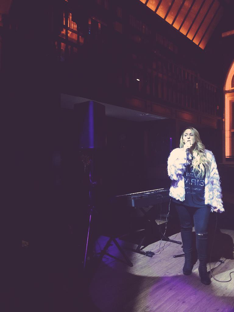 JamesAndConor's tweet photo. Guys, keep an eye out for this one, amazing talent and coming real soon for an #AloofSession @Alice_Reederx β€οΈβ€οΈ http://t.co/3eyXVeCdSb