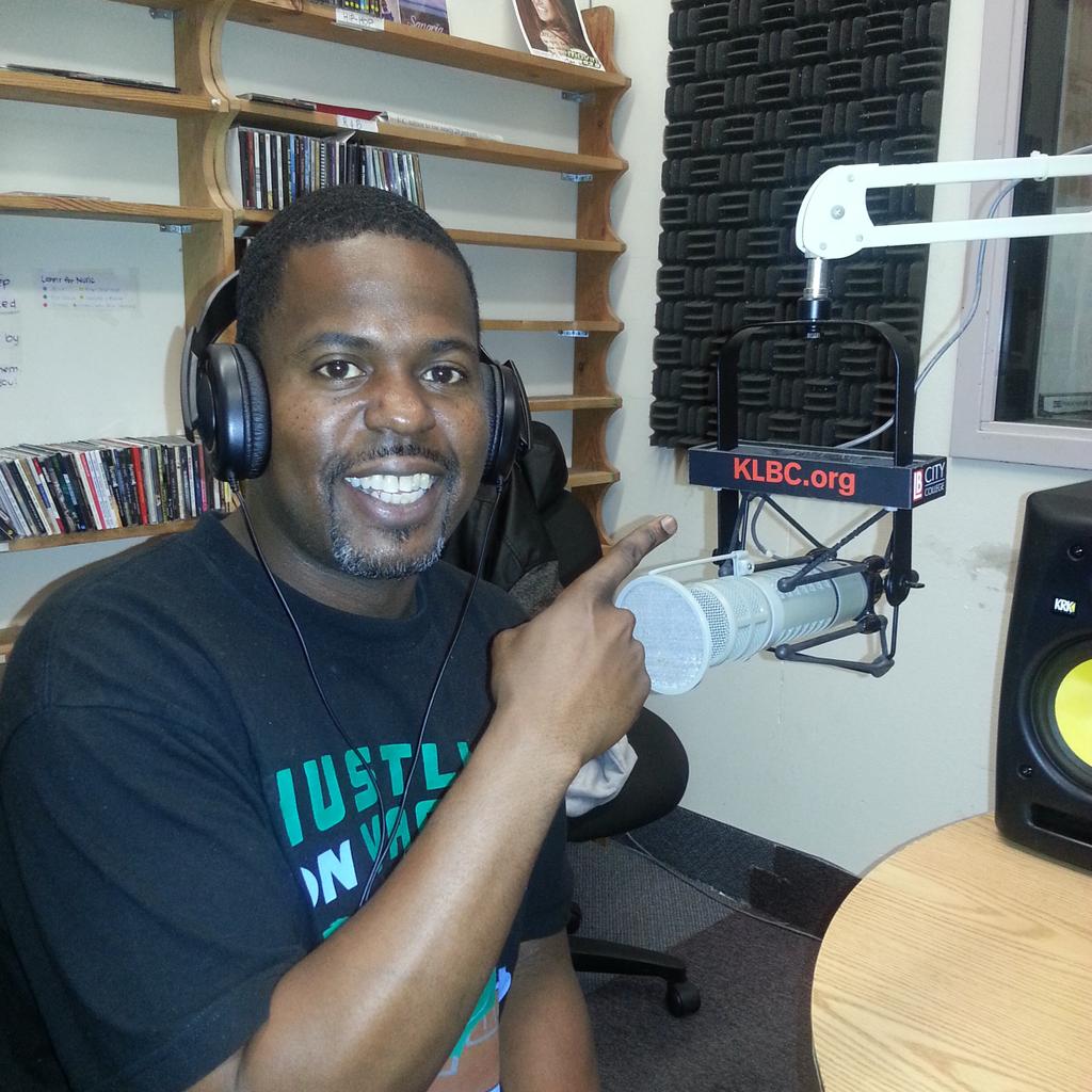 rucker_antonio's tweet photo. About Last Night ☝ManRiot stopped by http://t.co/lSWTYGcpVq to shoot the shit with DjMike. We spoke variety of topics http://t.co/5KOVPb4moR