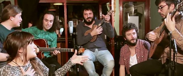 lovemusikweb's tweet photo. Ojo a la que han montado para el #RTFest los locos estos. 
¡Mira todos los vídeos! >>
http://t.co/MNtvjxtQlZ http://t.co/u4TrbqV3B4