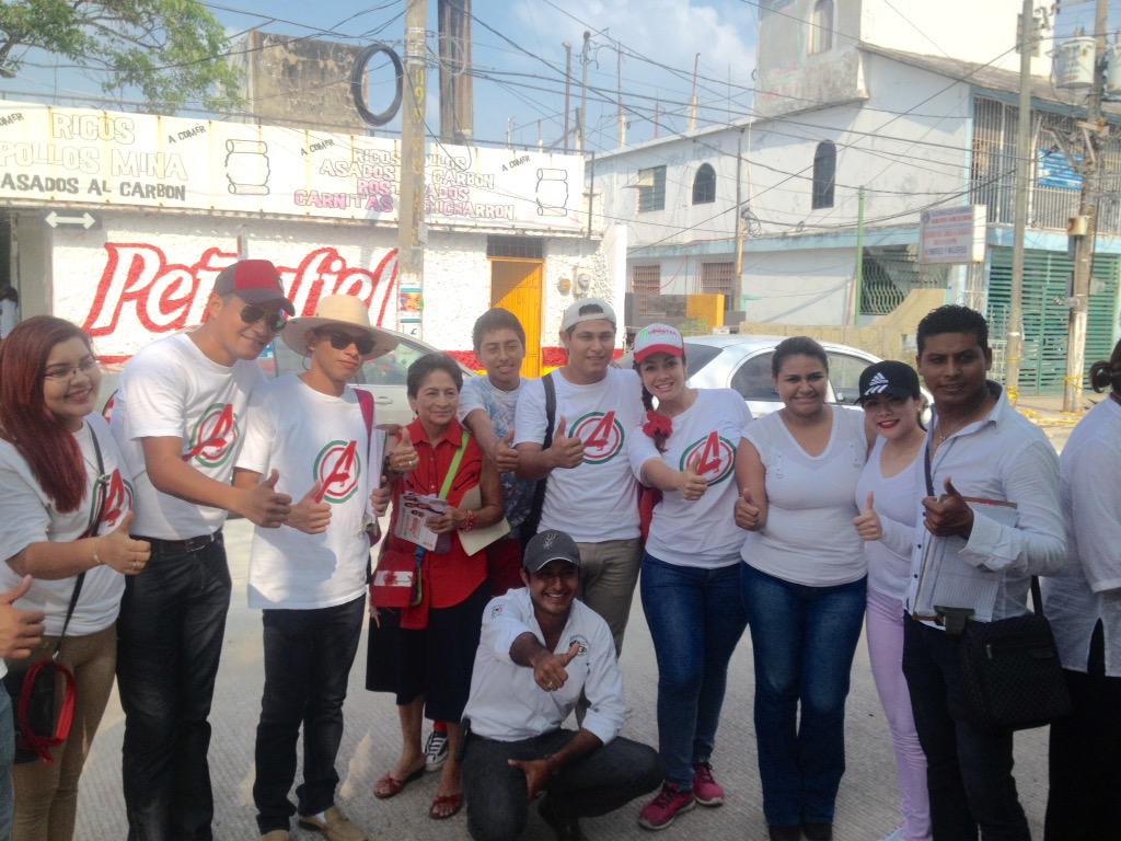 MattyPalafox's tweet photo. @JOVENES_AHB vamos juntos con @AHB_adrian y hoy en la col Mayito le dan la bienvenida #DistritoLocalVI http://t.co/NZJ9G5d8vR