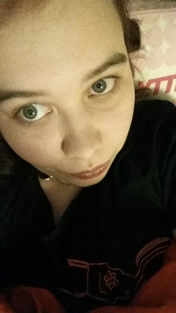 FreakyDoLLL's tweet image. Feel pritty? No.... Not anymore... #sad