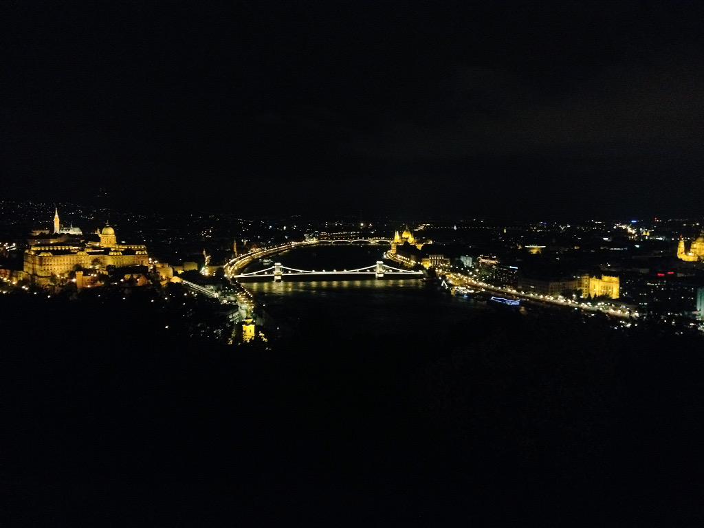 pepetibu93's tweet photo. Une excellente vue à #Budapest http://t.co/QsQi9BNzfe