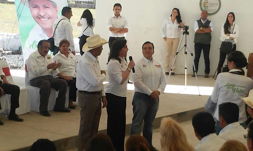 MexicoAvanzaGV's tweet photo. En #PanucodeCoronado apoyando al mejor candidato @OscarOGB por el #3D @IvonneOP http://t.co/Z4heP8QqXz