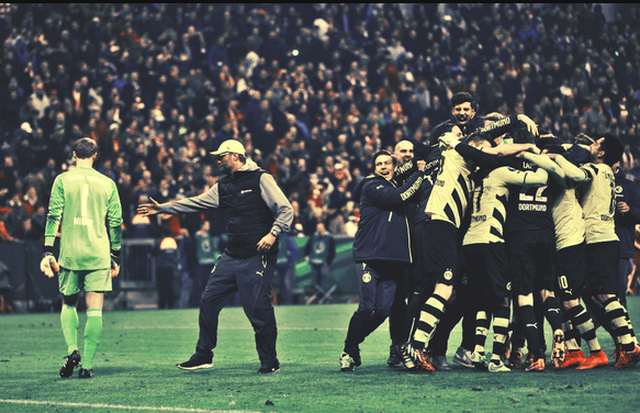 101greatgoals's tweet photo. Legendary Jurgen Klopp picture from after Borussia Dortmund's penalty shoot-out win over Bayern Munich tonight.

👏👏👏👏 http://t.co/018JhIXYC7