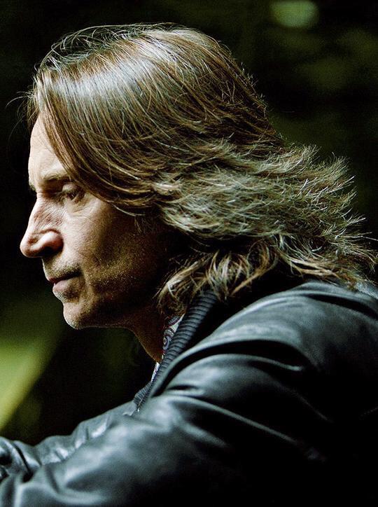 TanitaIL's tweet photo. 😍💘 Robert 🙈 #carlyle #helloDearies http://t.co/FGoryBG7WL