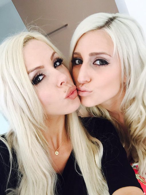 Watch Xandra Sixx's leaked NSFW photo on TwXstars