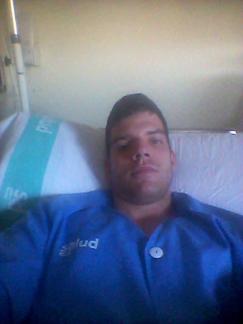 CruzPradilla's tweet photo. Buenas noches aver si hoy pego algo de ojo en.el.hospital http://t.co/AIjkyD1TOm