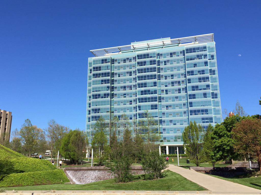 LindnerCollege's tweet photo. High School #Seniors: meet your new home! Confirm your attendance at @uofcincy by FRIDAY, MAY 1 to join #Freshmen2015 http://t.co/I0ECvgM8In