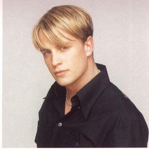 Happy birthday Kian Egan, the member of Westlife! Wish you always be surrounded by huge love! 