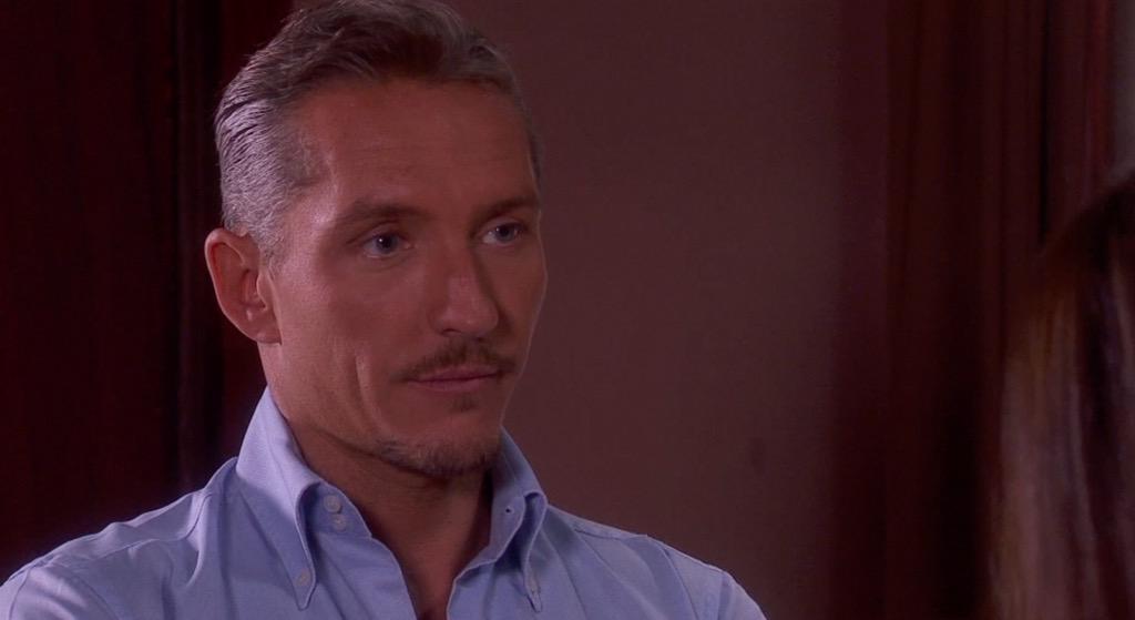 Soy la única que piensa que este hombre es muy guapo? Por que lo es,me encantan sus ojos <a href="/rmaltagliati/">Roberto MALTAgliati</a> #Favio #MIVAC