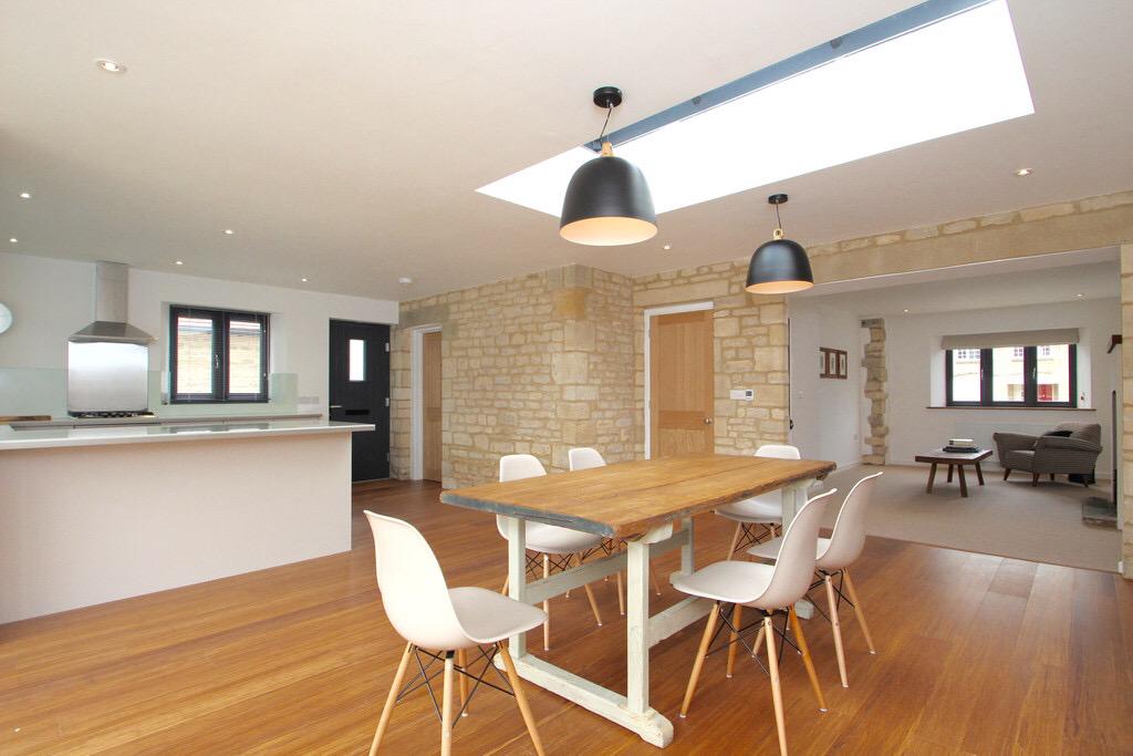 ShortLetsOxford's tweet photo. #NewInstruction. Three bedroom house in #Woodstock. @BlenheimPalace @WoodstockOxon #HolidayLet #ShortLet #property http://t.co/Vdh0Suh6P4