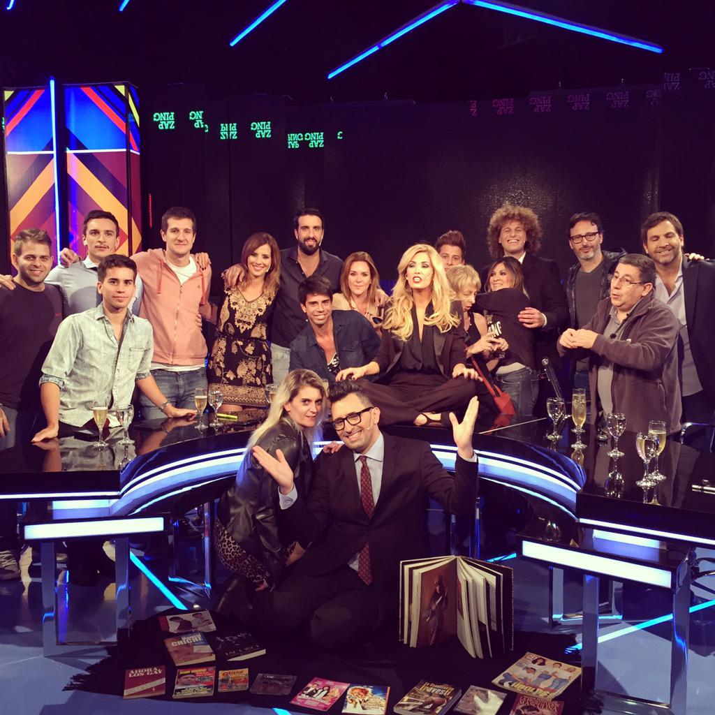 RuloPincha's tweet photo. Este es el equipo completo de @ZappingAmerica. Gracias por acompañarnos. http://t.co/4foQHcgwWO