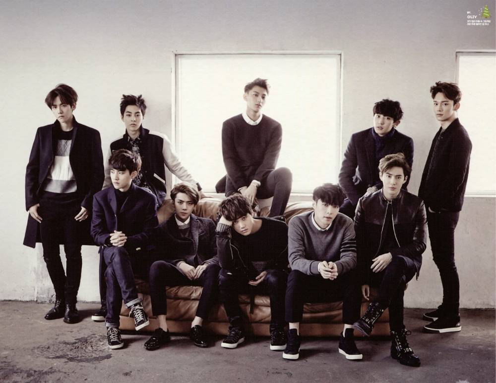 allkpop's tweet photo. EXO's manager fined $936 for injuring a fan at the airport last August http://t.co/IX54BpdW7a http://t.co/fZsRkbx6dT