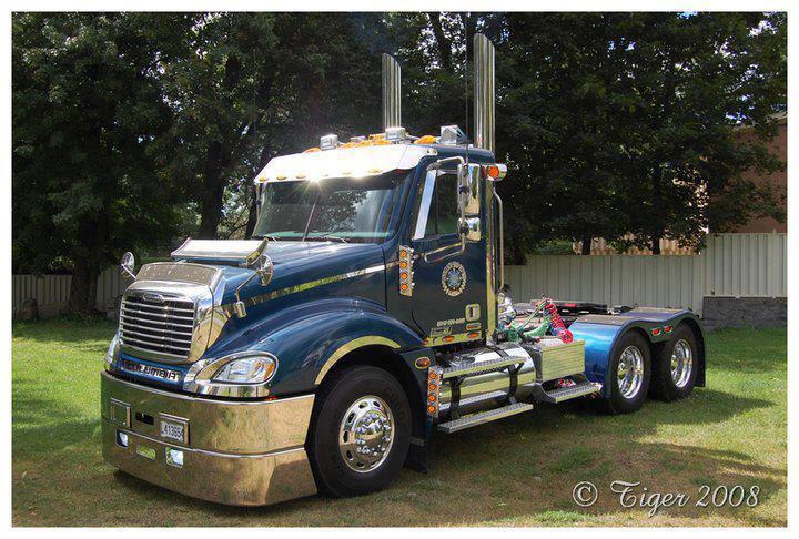 colfreightliner's tweet photo. @coronado69: #Texas #Freightliner #columbia #cl120 #cummins #automatic #eaton #fuller @AlcoaWheels súper blue https://t.co/0OWY0nSr77"