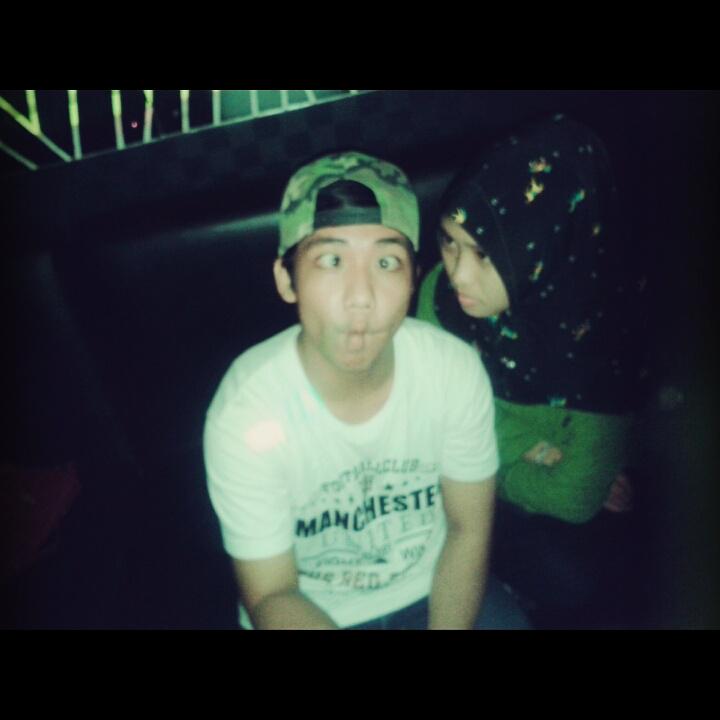 chittozzz's tweet photo. Ngk byk kata, cma mw blng love u lakilaki gila :* @adhooYM http://t.co/nQPirR5RF9